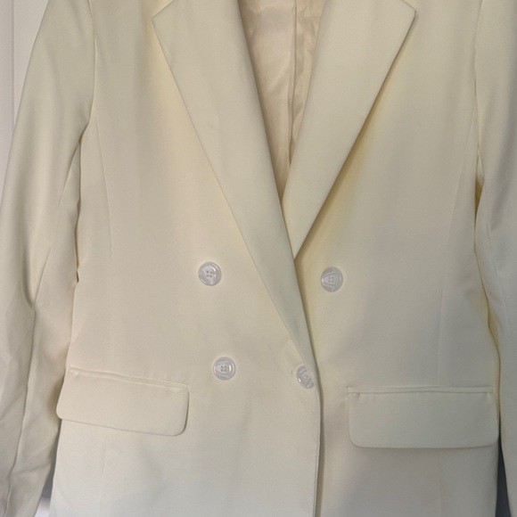 JustFab Cream Double-Breasted Blazer - Picture 3 of 6
